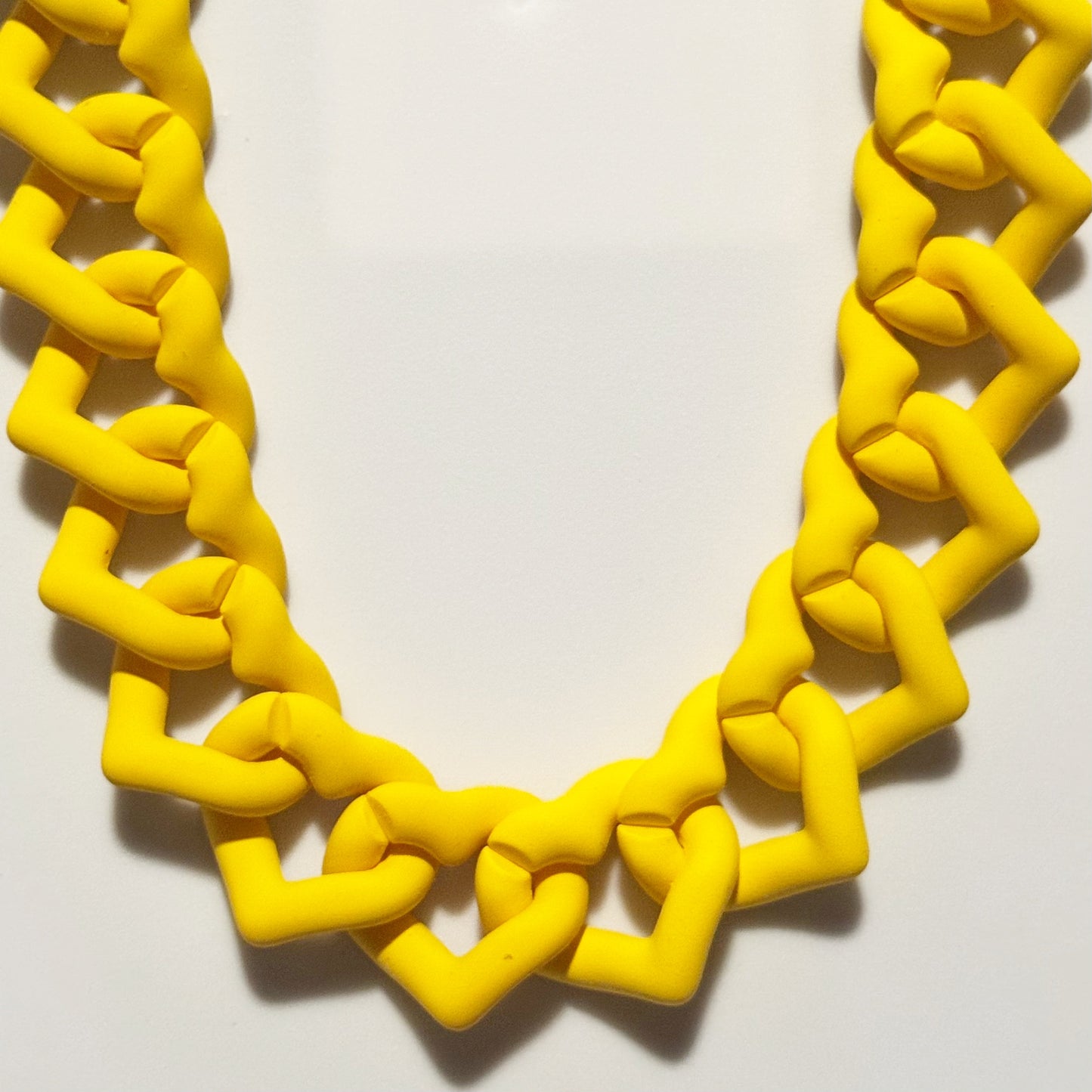 Daisy Heart Acrylic Bag Chain - 18 inches
